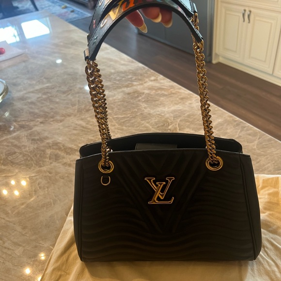 Louis Vuitton New Wave Chain Tote - Picture 8 of 14
